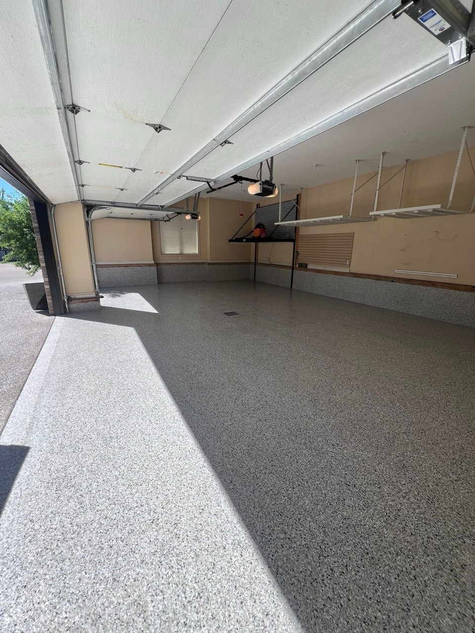 Garage flake floor coating